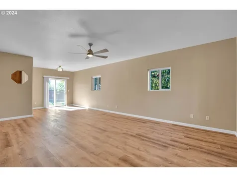1376 Arlington Avenue Woodburn OR 97071