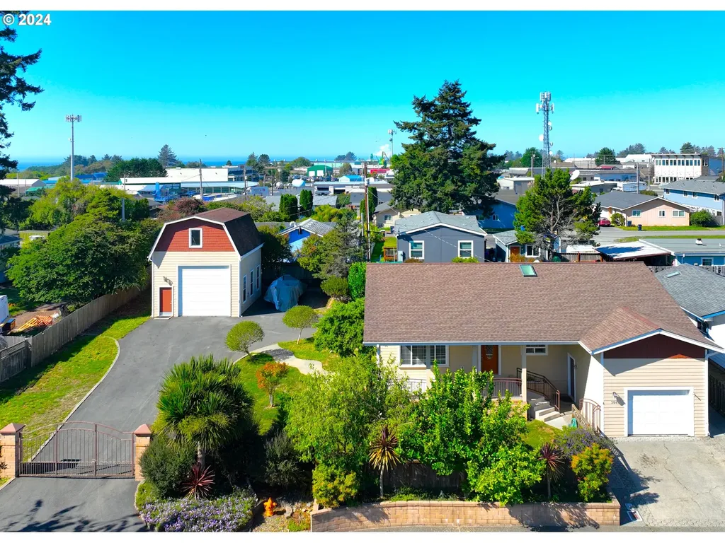 304 Oxford Street Brookings OR 97415