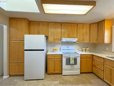 304 Oxford Street Brookings OR 97415