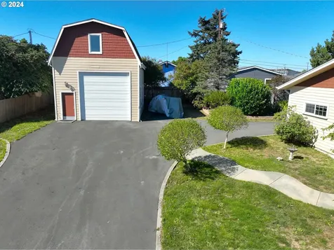 304 Oxford Street Brookings OR 97415