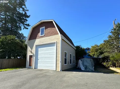 304 Oxford Street Brookings OR 97415