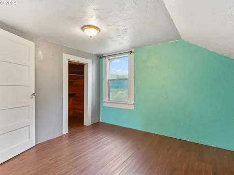 14043 Midland District Road Clatskanie OR 97016