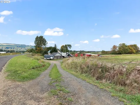 14043 Midland District Road Clatskanie OR 97016