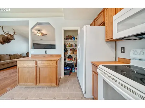 811 Arthur Avenue Cottage Grove OR 97424