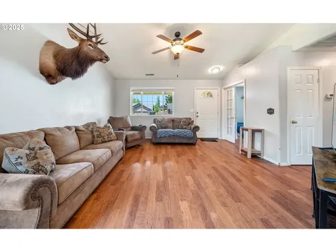811 Arthur Avenue Cottage Grove OR 97424