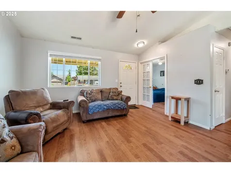 811 Arthur Avenue Cottage Grove OR 97424