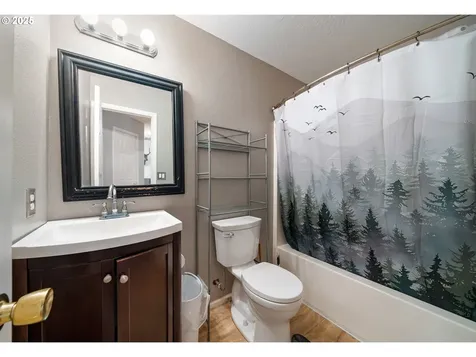 811 Arthur Avenue Cottage Grove OR 97424