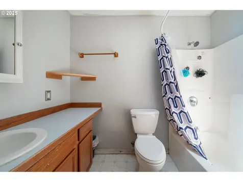 811 Arthur Avenue Cottage Grove OR 97424
