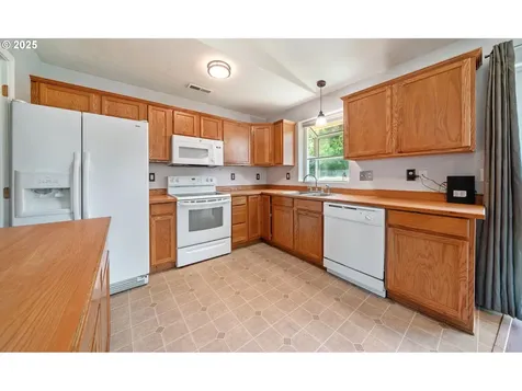 811 Arthur Avenue Cottage Grove OR 97424