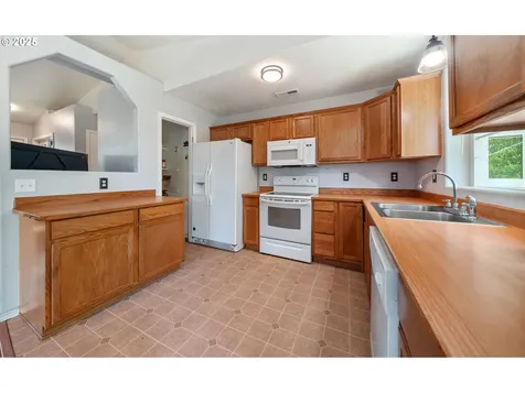 811 Arthur Avenue Cottage Grove OR 97424