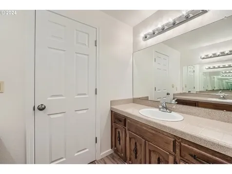 599 Ne 24th Street Gresham OR 97030