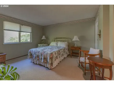 2444 Blackburn Street Eugene OR 97405