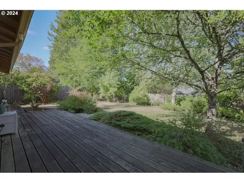 2444 Blackburn Street Eugene OR 97405