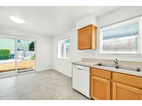 1676 W Broadway Eugene OR 97402