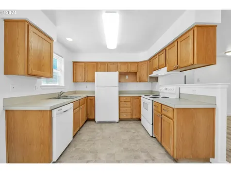 1676 W Broadway Eugene OR 97402