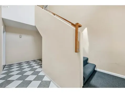 1676 W Broadway Eugene OR 97402