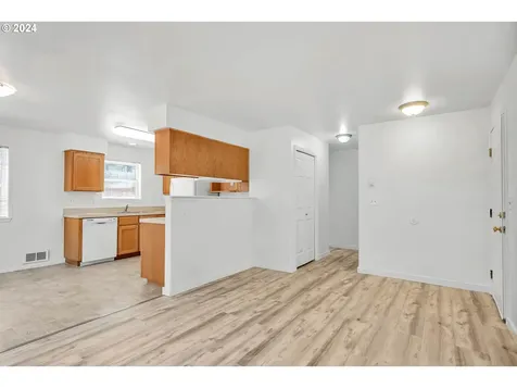 1676 W Broadway Eugene OR 97402