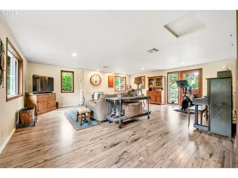 91281 Donna Road Springfield OR 97478