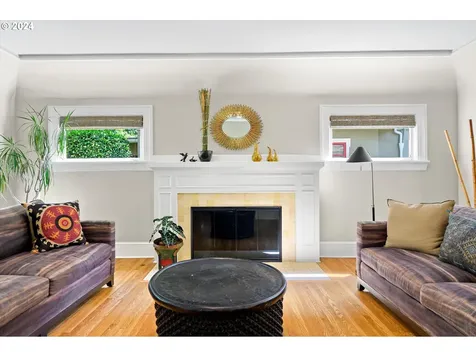 435 Ne Floral Place Portland OR 97232