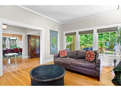 435 Ne Floral Place Portland OR 97232