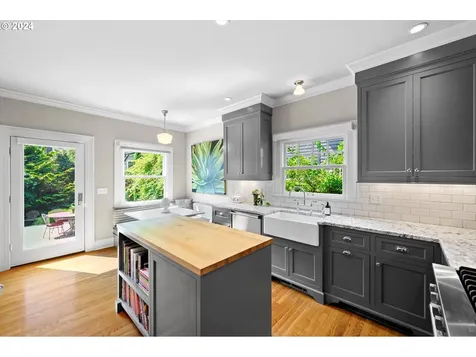 435 Ne Floral Place Portland OR 97232