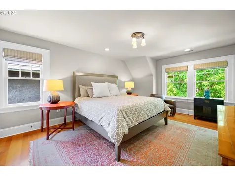 435 Ne Floral Place Portland OR 97232