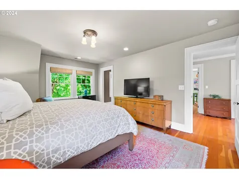 435 Ne Floral Place Portland OR 97232