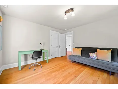 435 Ne Floral Place Portland OR 97232