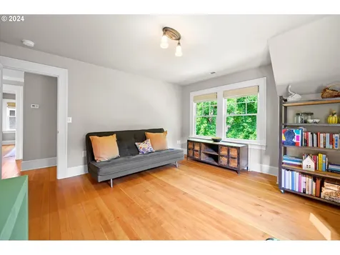 435 Ne Floral Place Portland OR 97232