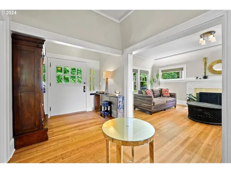 435 Ne Floral Place Portland OR 97232