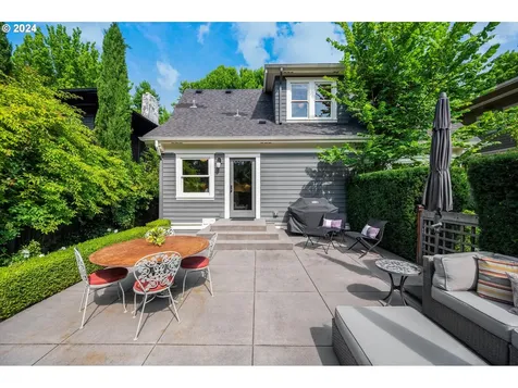 435 Ne Floral Place Portland OR 97232