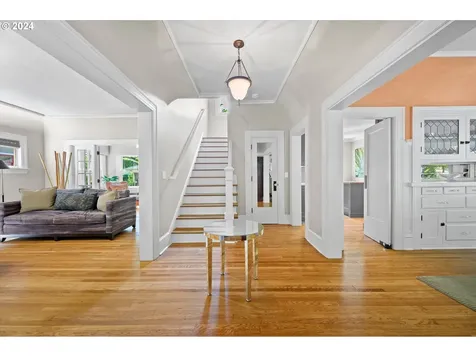 435 Ne Floral Place Portland OR 97232
