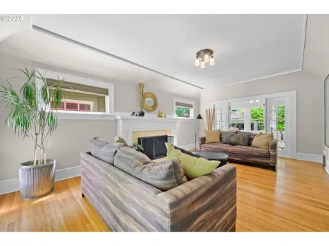 435 Ne Floral Place Portland OR 97232