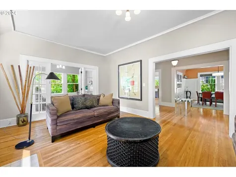 435 Ne Floral Place Portland OR 97232