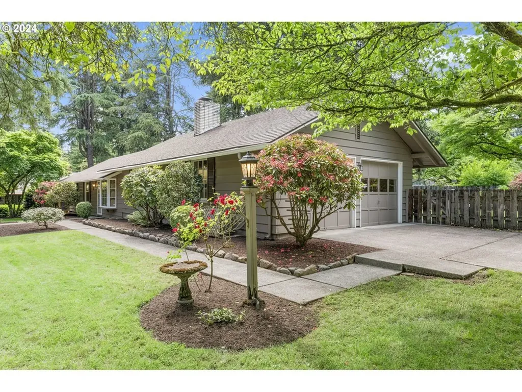 19215 Longfellow Avenue Lake Oswego OR 97035