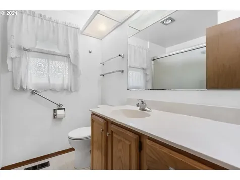 19215 Longfellow Avenue Lake Oswego OR 97035