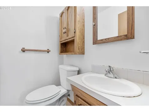 19215 Longfellow Avenue Lake Oswego OR 97035