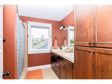 8018 Se Flavel Street Portland OR 97206