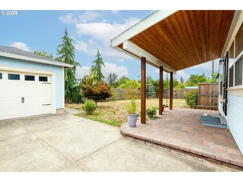 8018 Se Flavel Street Portland OR 97206
