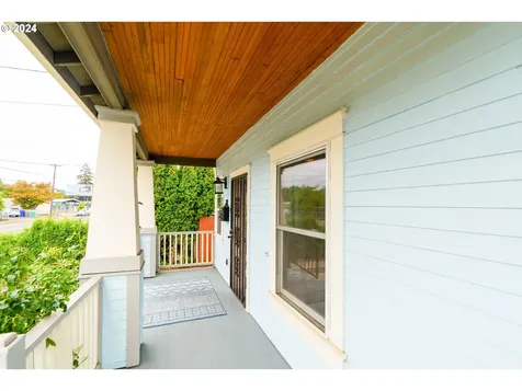 8018 Se Flavel Street Portland OR 97206