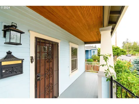 8018 Se Flavel Street Portland OR 97206