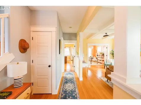 8018 Se Flavel Street Portland OR 97206