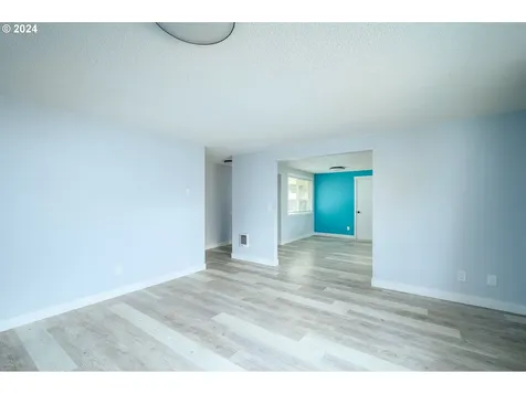 10455 SW Meadow Street Portland OR 97223