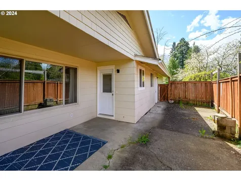 10455 SW Meadow Street Portland OR 97223