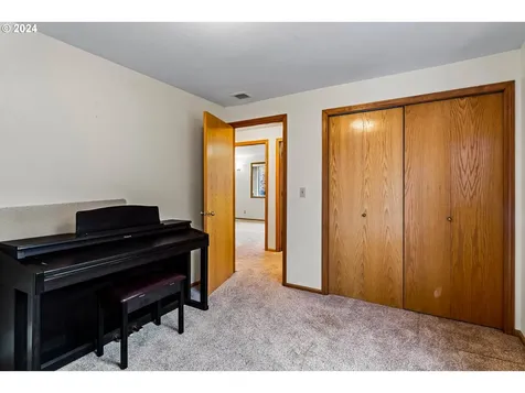 2174 Bonnie Lane Springfield OR 97477