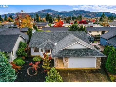 2174 Bonnie Lane Springfield OR 97477