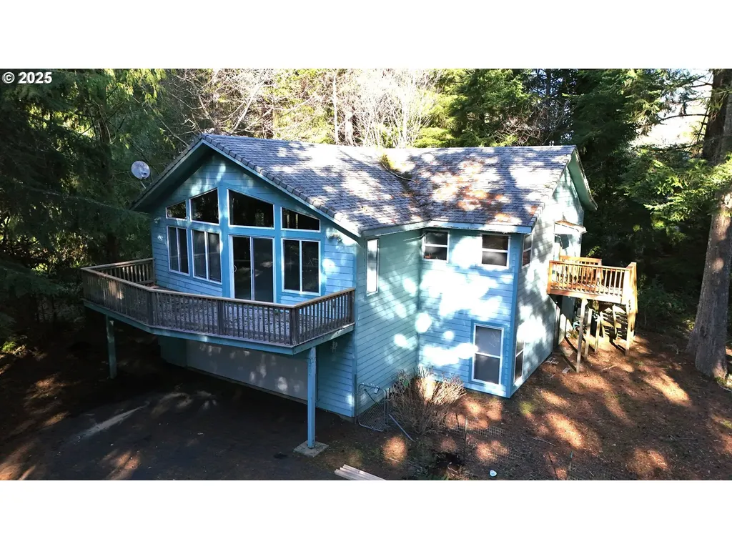 5938 View Loop Florence OR 97439