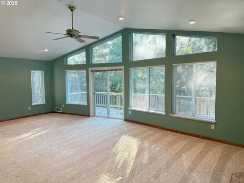 5938 View Loop Florence OR 97439