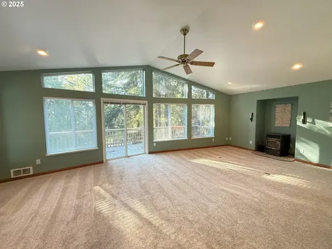 5938 View Loop Florence OR 97439