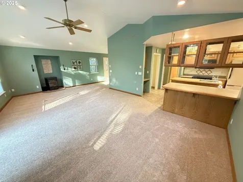 5938 View Loop Florence OR 97439